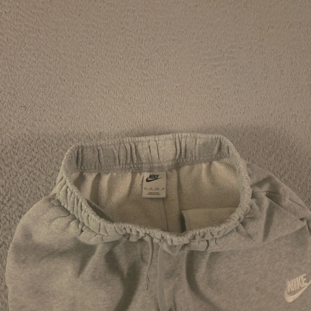 Nike Sweatpants Womens XS Grey Sportswear Club Fleece Mid-Rise Joggers Tapered
